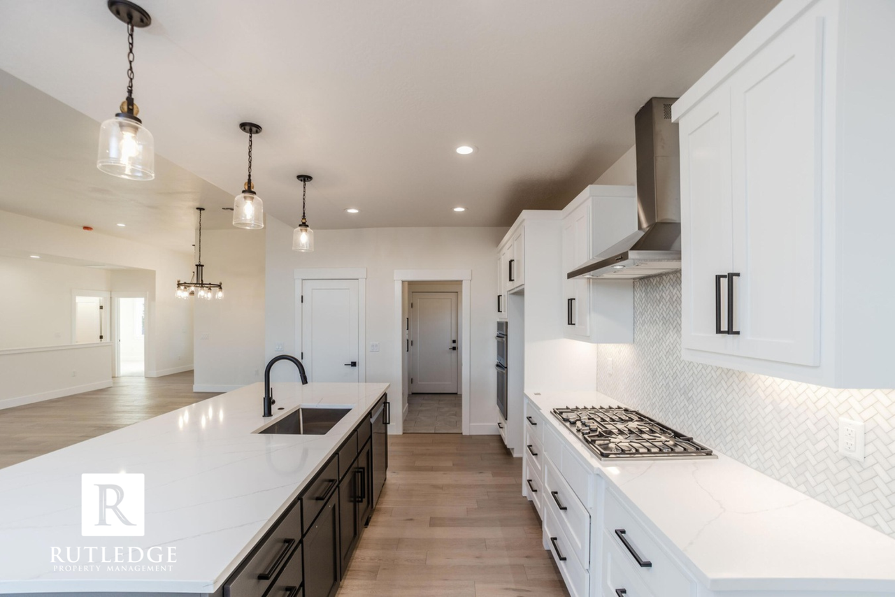3282 Sky Way - Photo 7 of 34