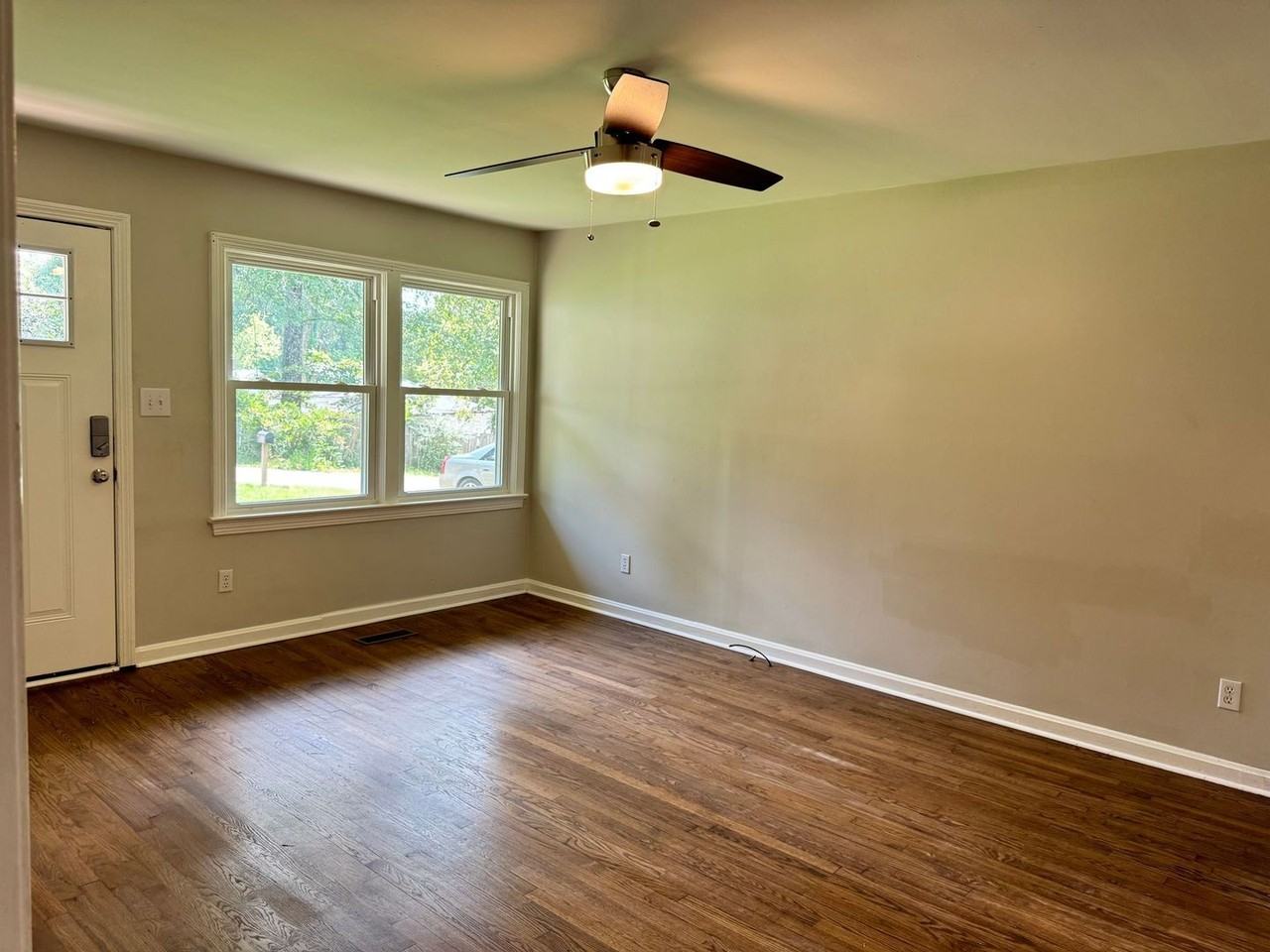 907 Elwood Dr - Photo 4 of 21
