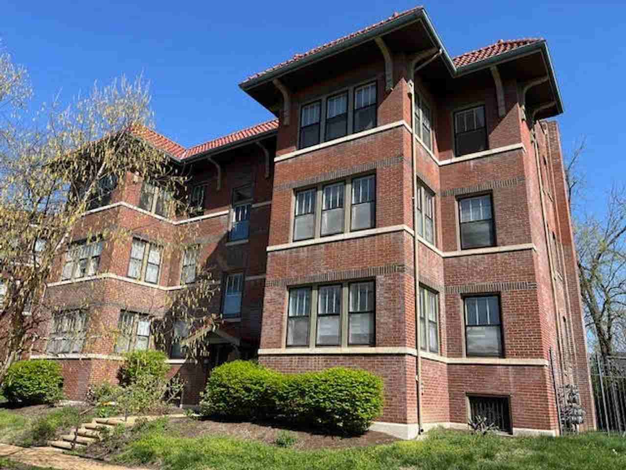 5803 Waterman Blvd - Photo 2 of 50