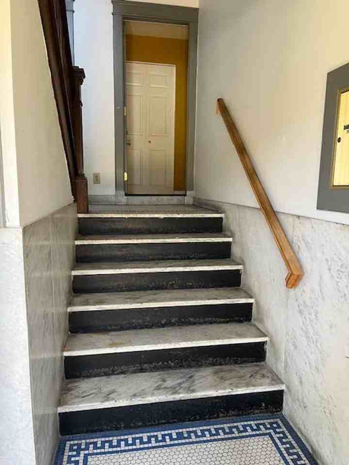 5803 Waterman Blvd - Photo 4 of 50