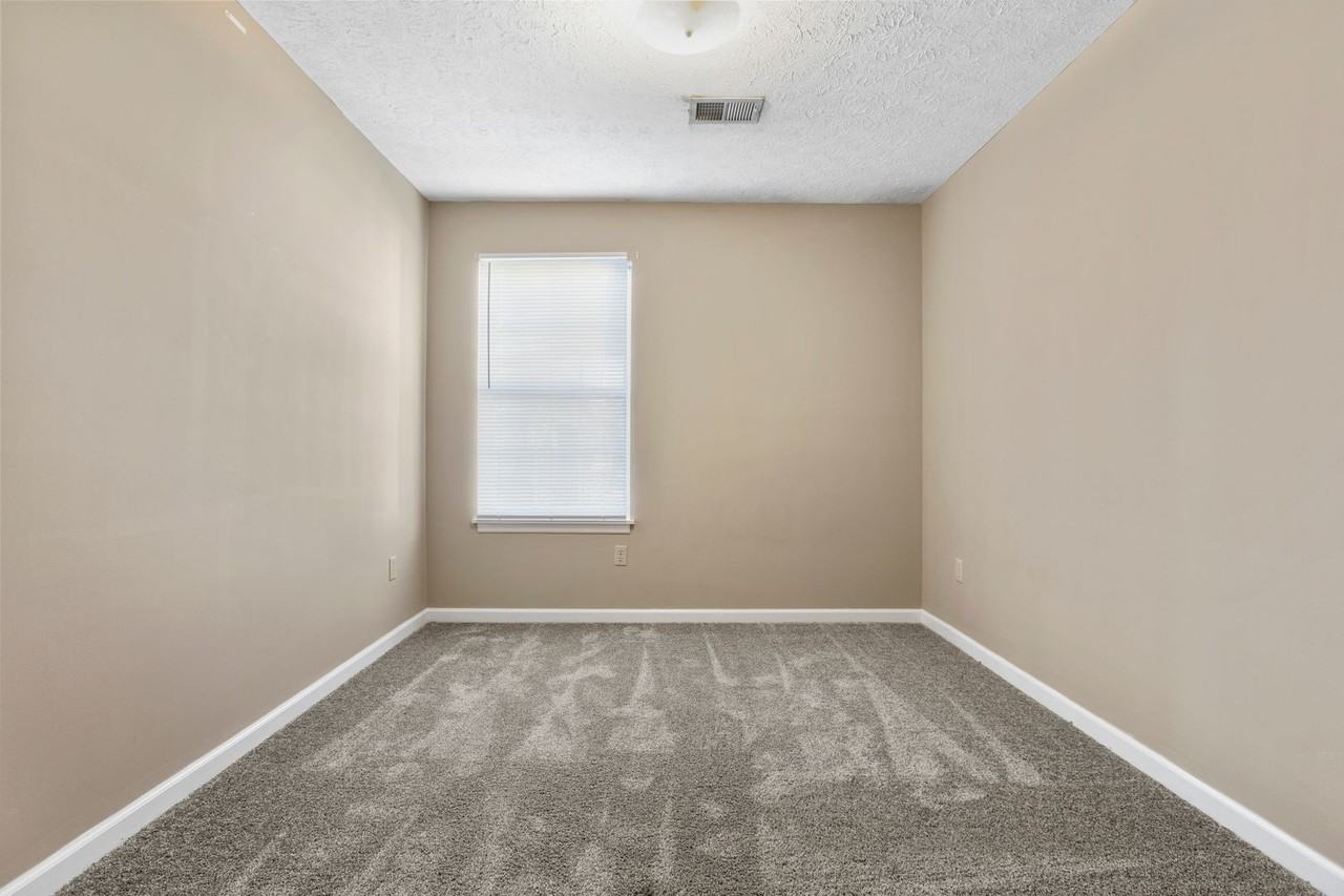 Briarwood Dr - Photo 5 of 23