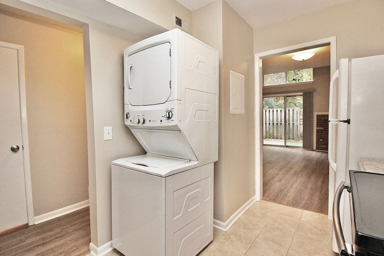 3127 Heathstead Pl - Photo 5 of 20