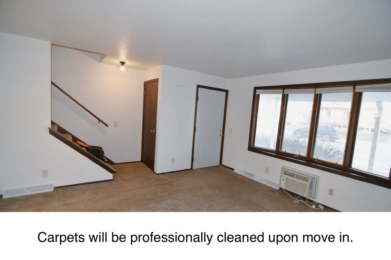 725 N Division St - Photo 5 of 11