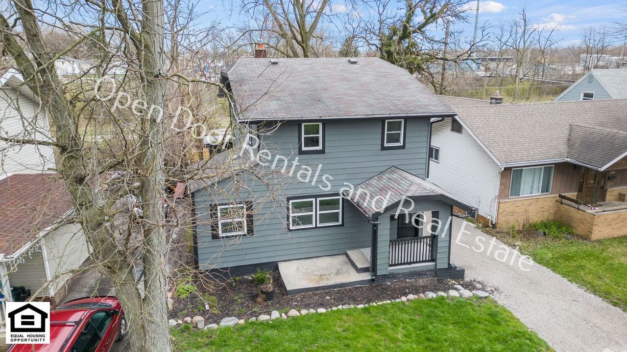 2144 Edgehill Ave - Photo 3 of 5