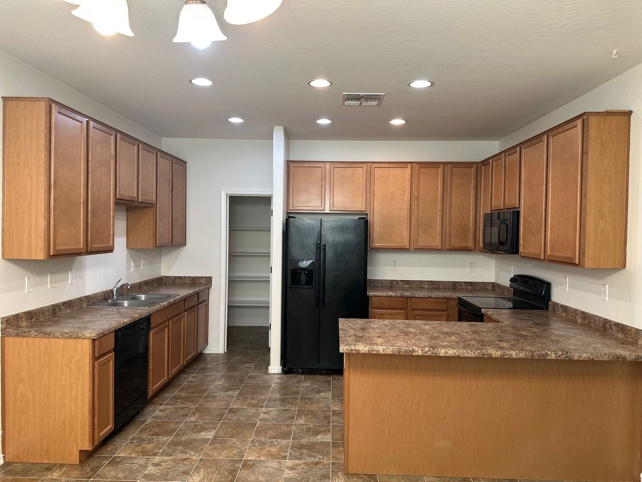 957 S Almira Ave - Photo 2 of 21