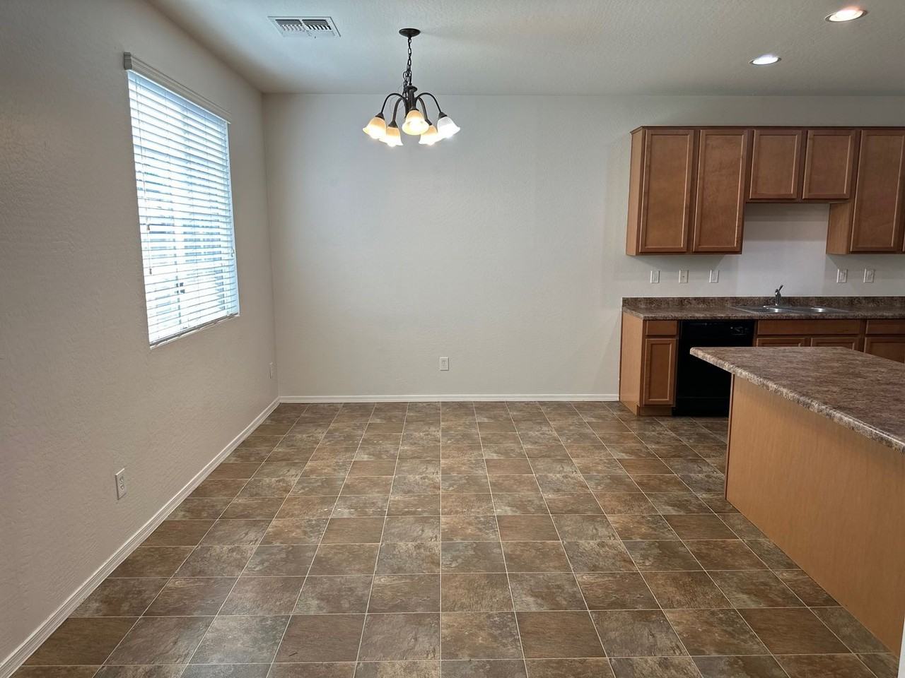 957 S Almira Ave - Photo 3 of 21