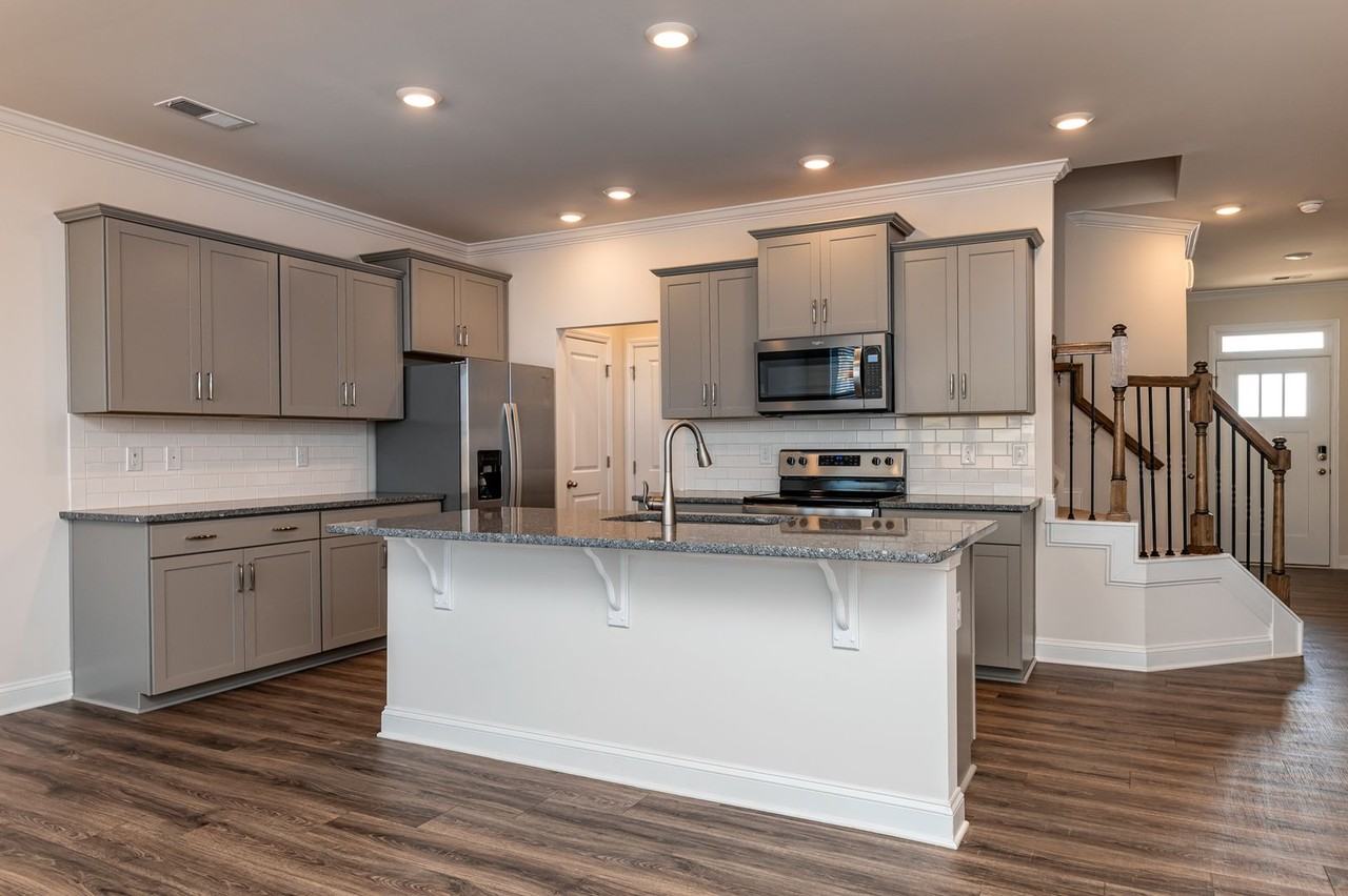 437 Yellow Fox Rd - Photo 3 of 29
