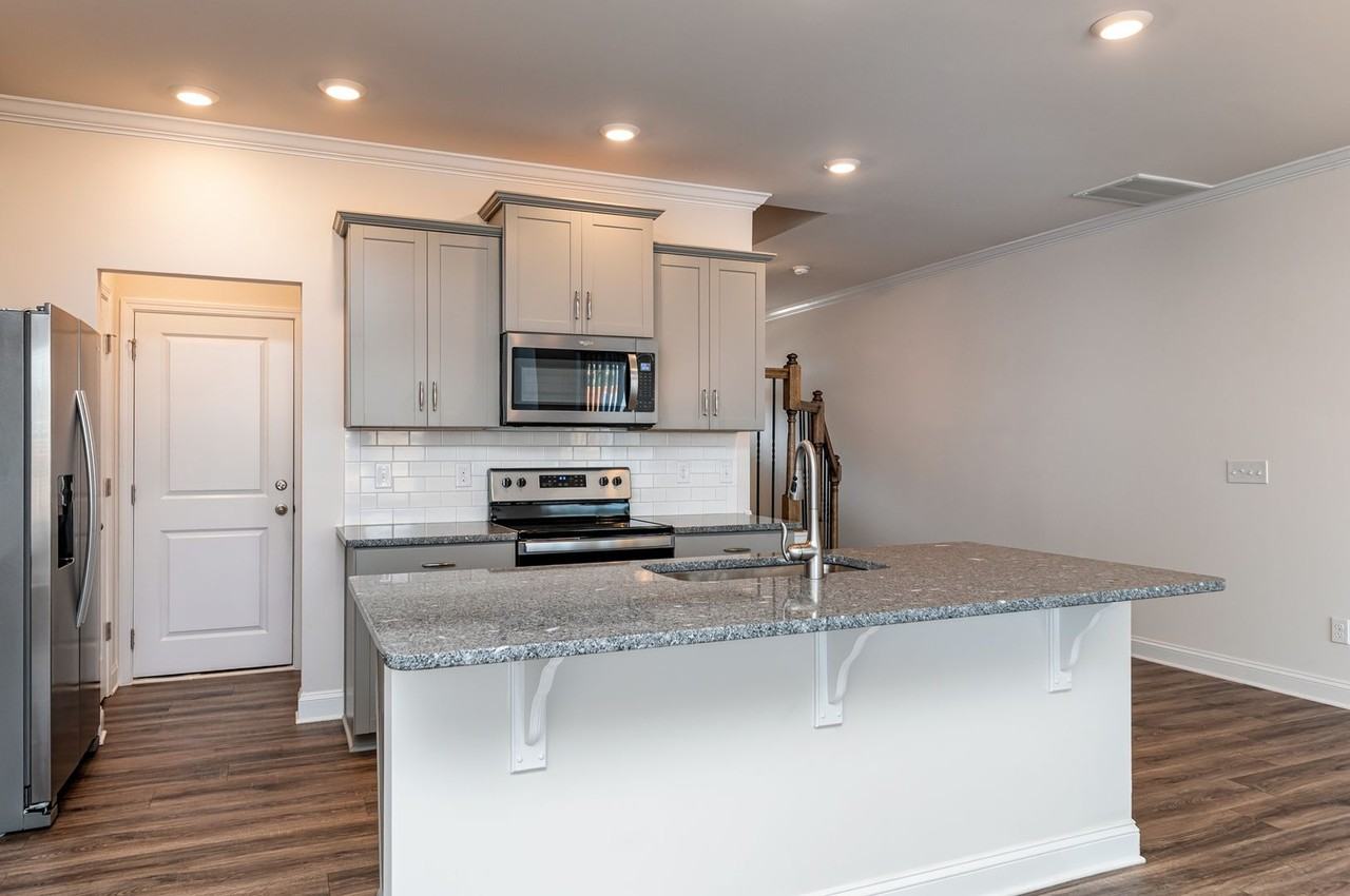 437 Yellow Fox Rd - Photo 4 of 29