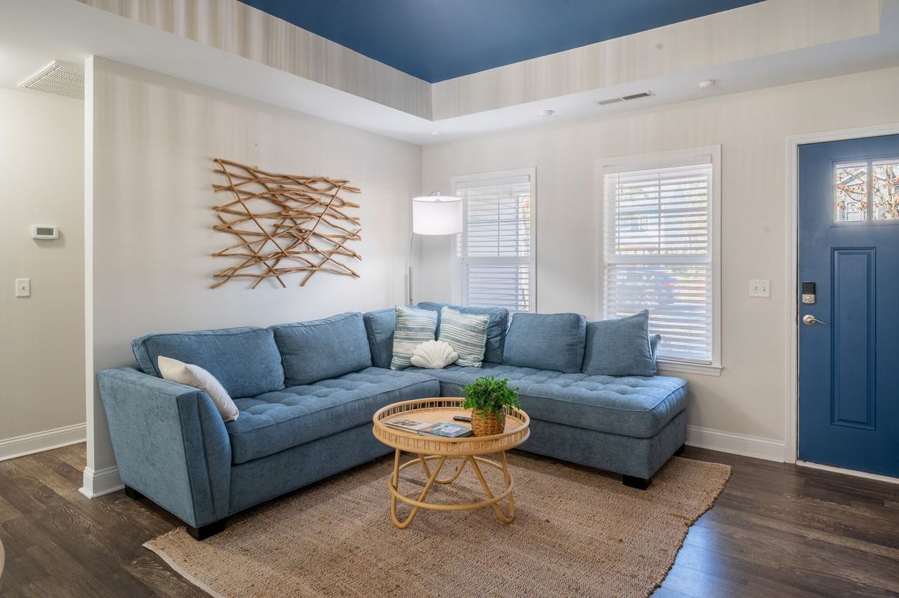 148 Seashell Cove @ 148 NE 13th St - Photo 2 of 27