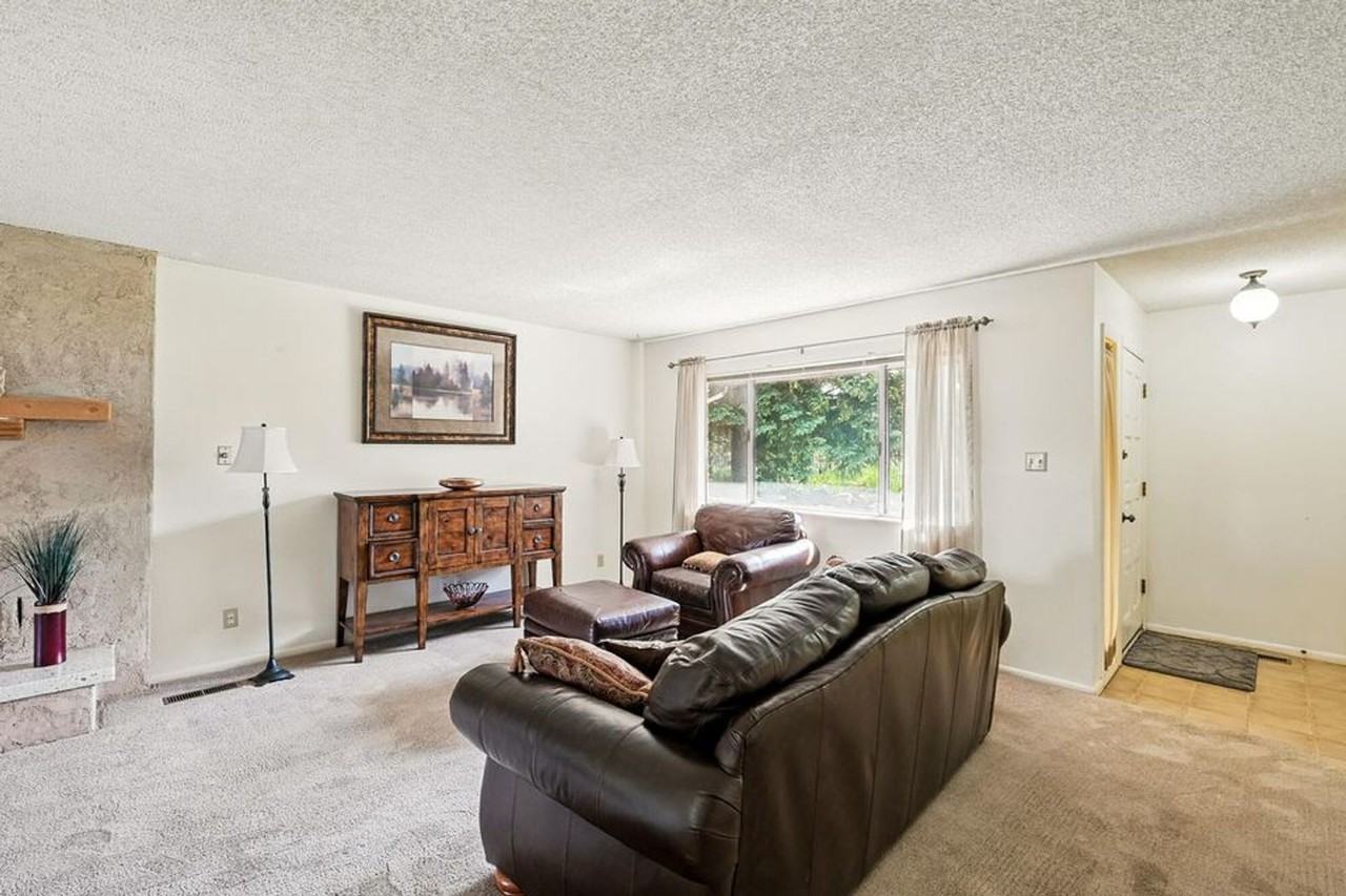 901 Three Fountains Dr - Photo 4 of 31