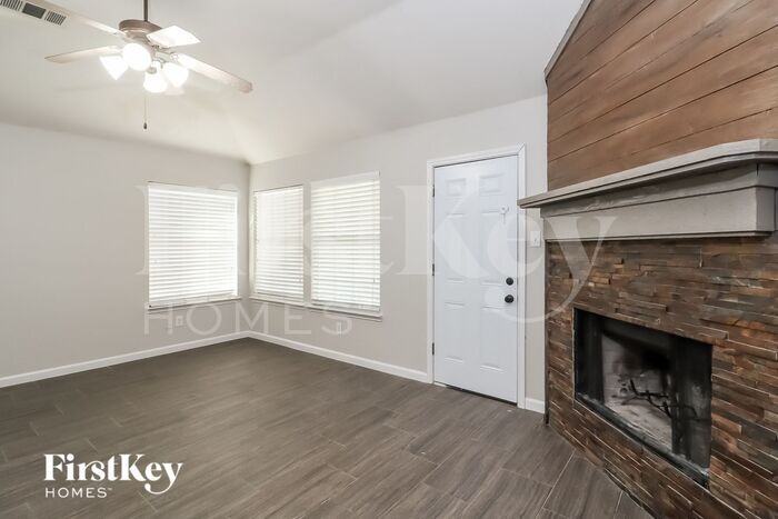 10737 Emerald Park Ln - Photo 2 of 15