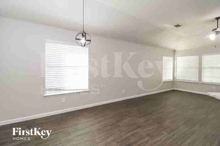 10737 Emerald Park Ln - Photo 3 of 15