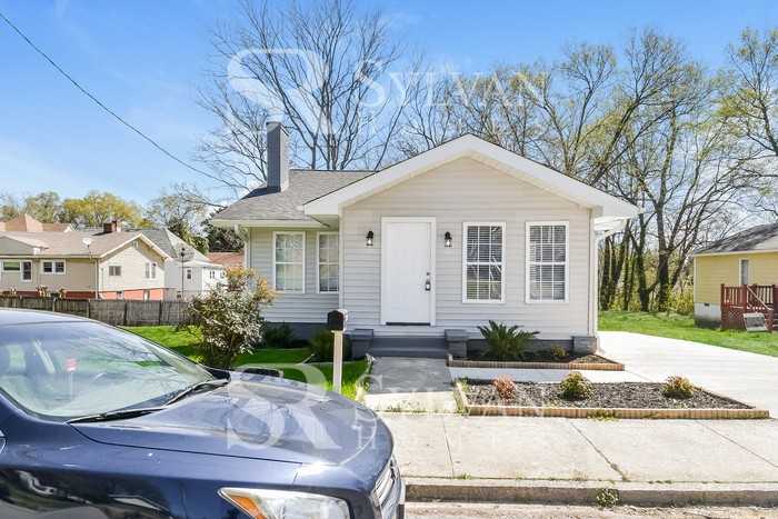 1209 Pearson St - Photo 2 of 15