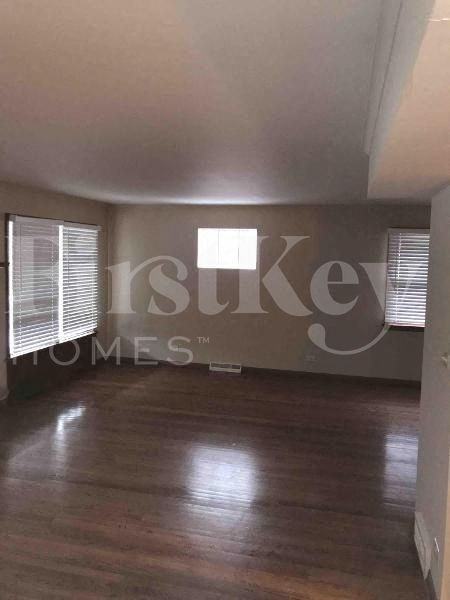 2027 Vardon Ln - Photo 2 of 12