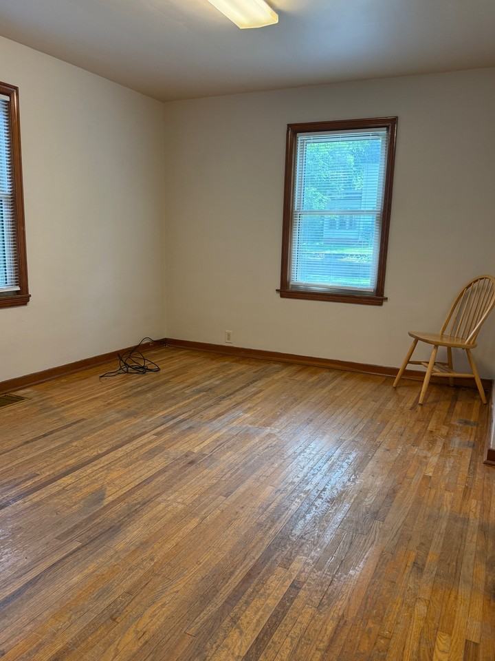 206 W 9th St #1 - Photo 2 of 10