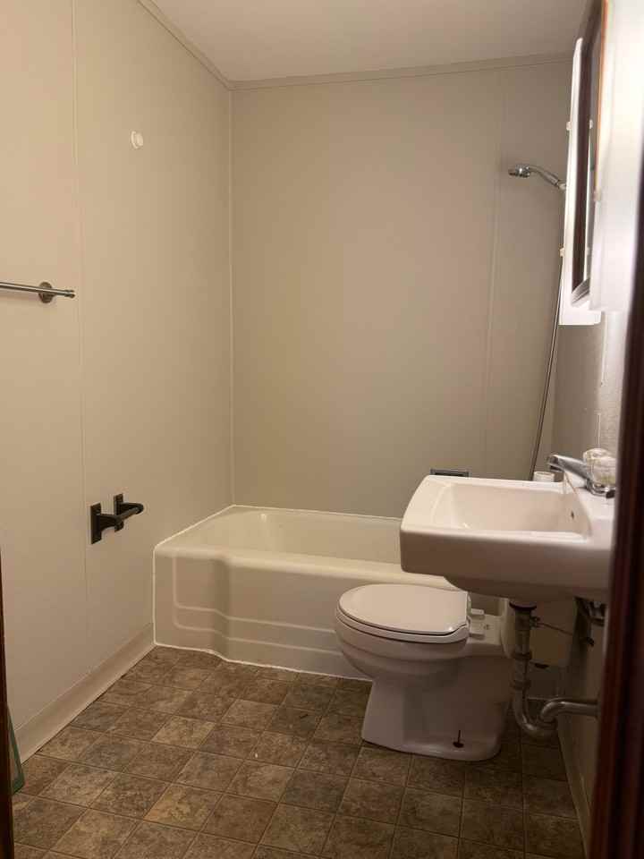 206 W 9th St #1 - Photo 3 of 10