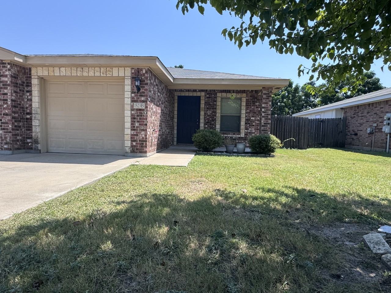 1523 Aztec Trce #B - Photo 3 of 34