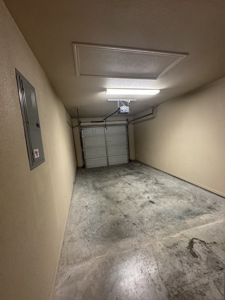 1523 Aztec Trce #B - Photo 5 of 34