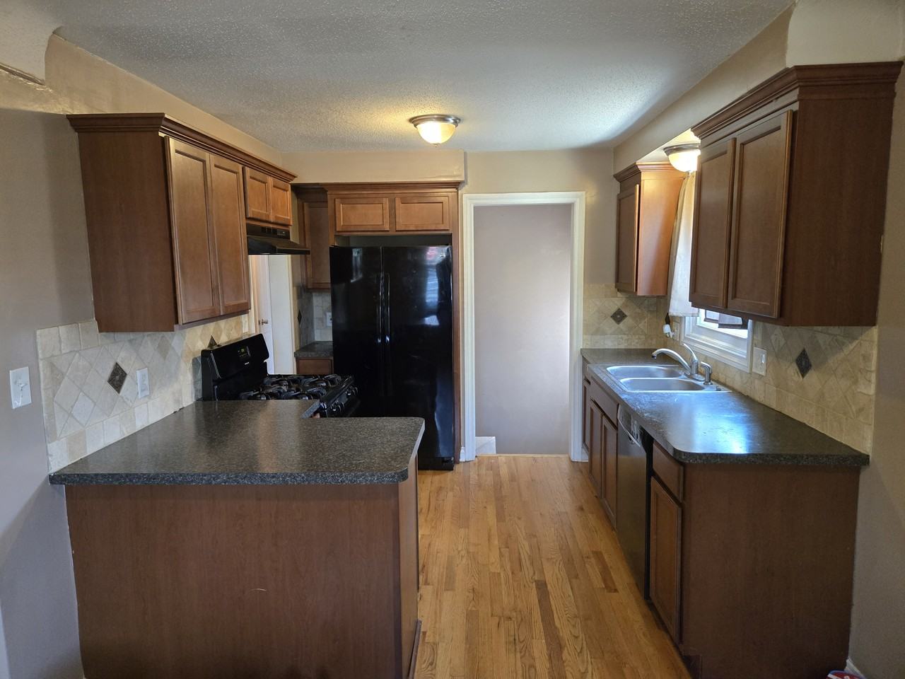 14561 Thomas Avenue - Photo 3 of 15