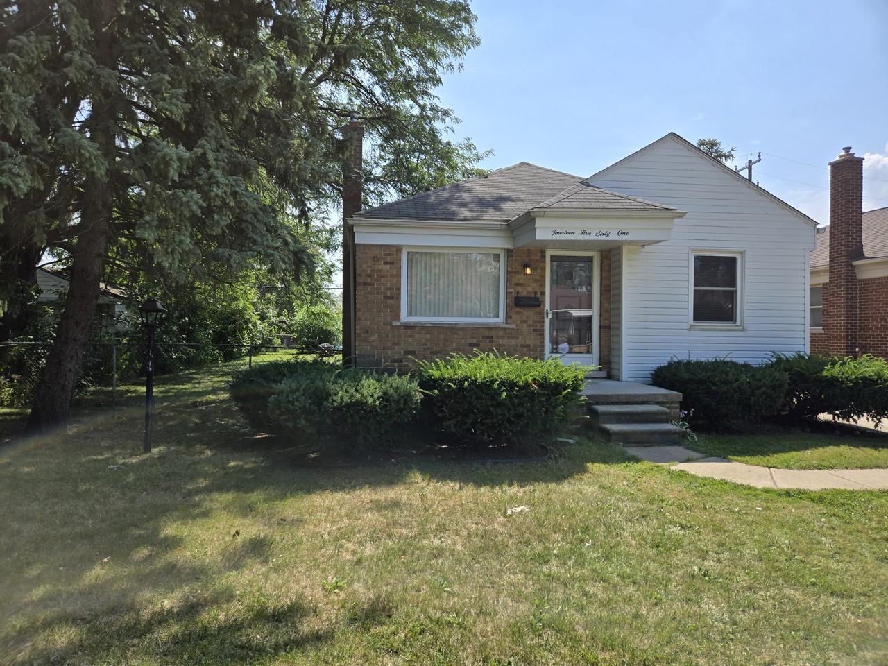 14561 Thomas Avenue - Photo 2 of 15