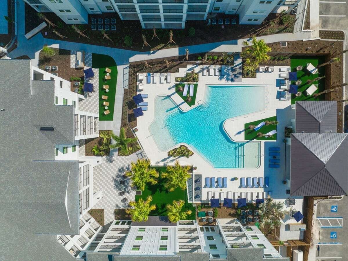 Rowan Pointe - Photo 2 of 45