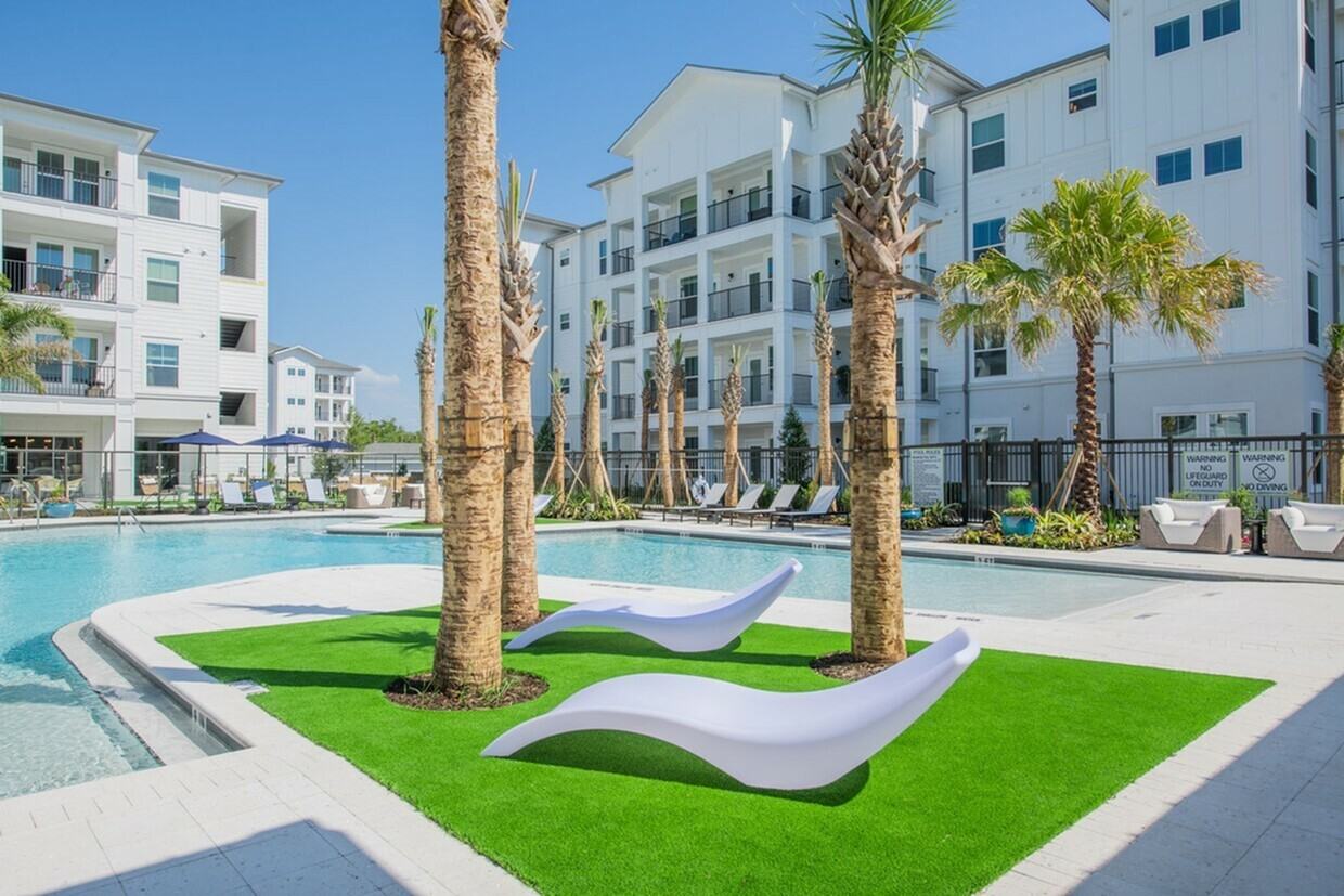 Rowan Pointe - Photo 3 of 45