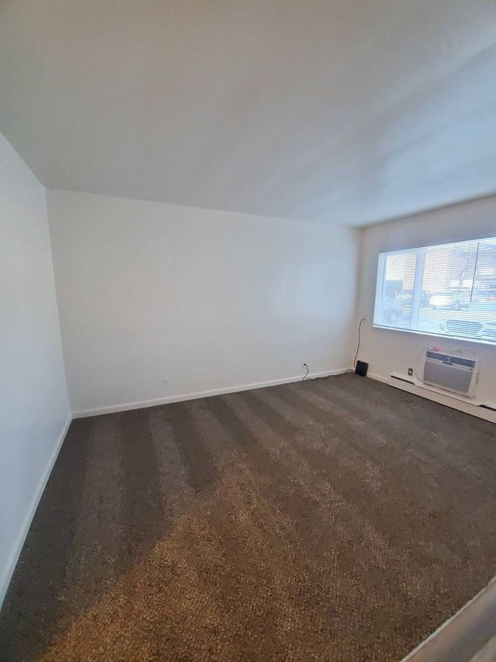 615 S Alder St #19 - Photo 3 of 8