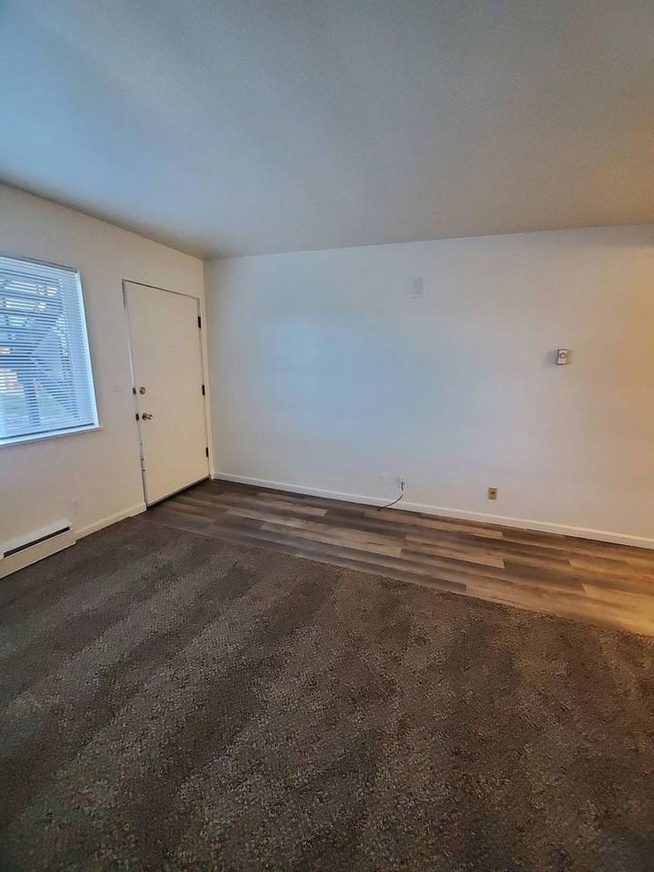 615 S Alder St #19 - Photo 4 of 8