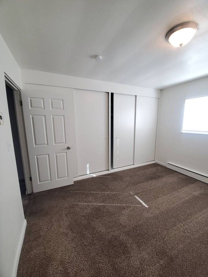 615 S Alder St #19 - Photo 5 of 8