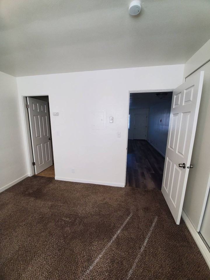 615 S Alder St #19 - Photo 6 of 8
