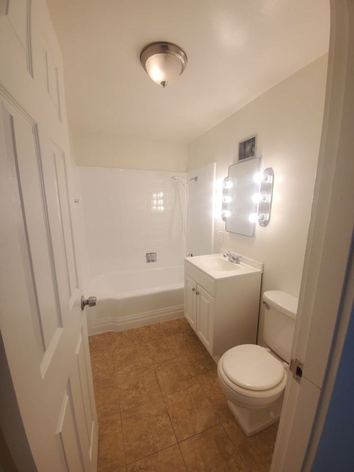 615 S Alder St #19 - Photo 7 of 8