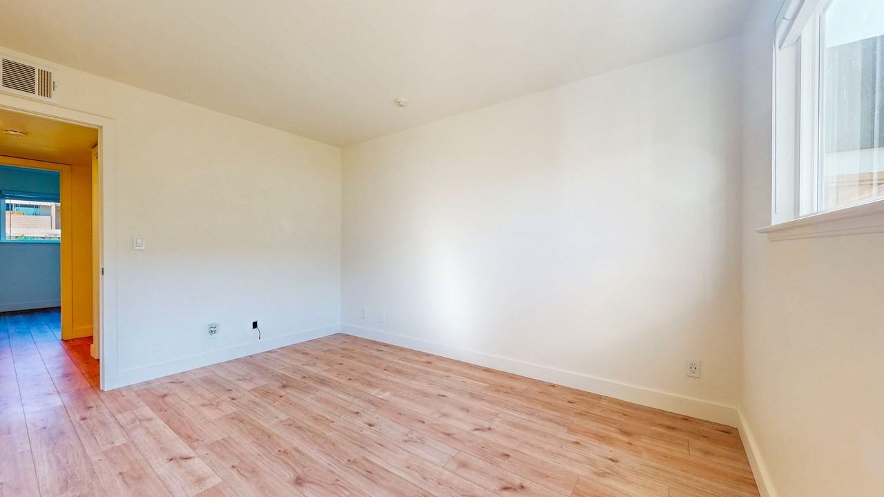 Sonoma Park Apartments - Photo 3 of 30