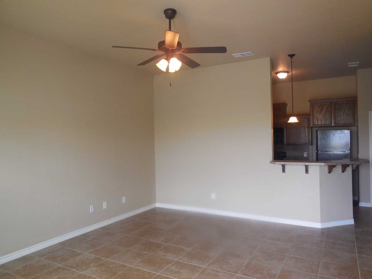 613 Paseo del Plata Drive - Photo 4 of 10