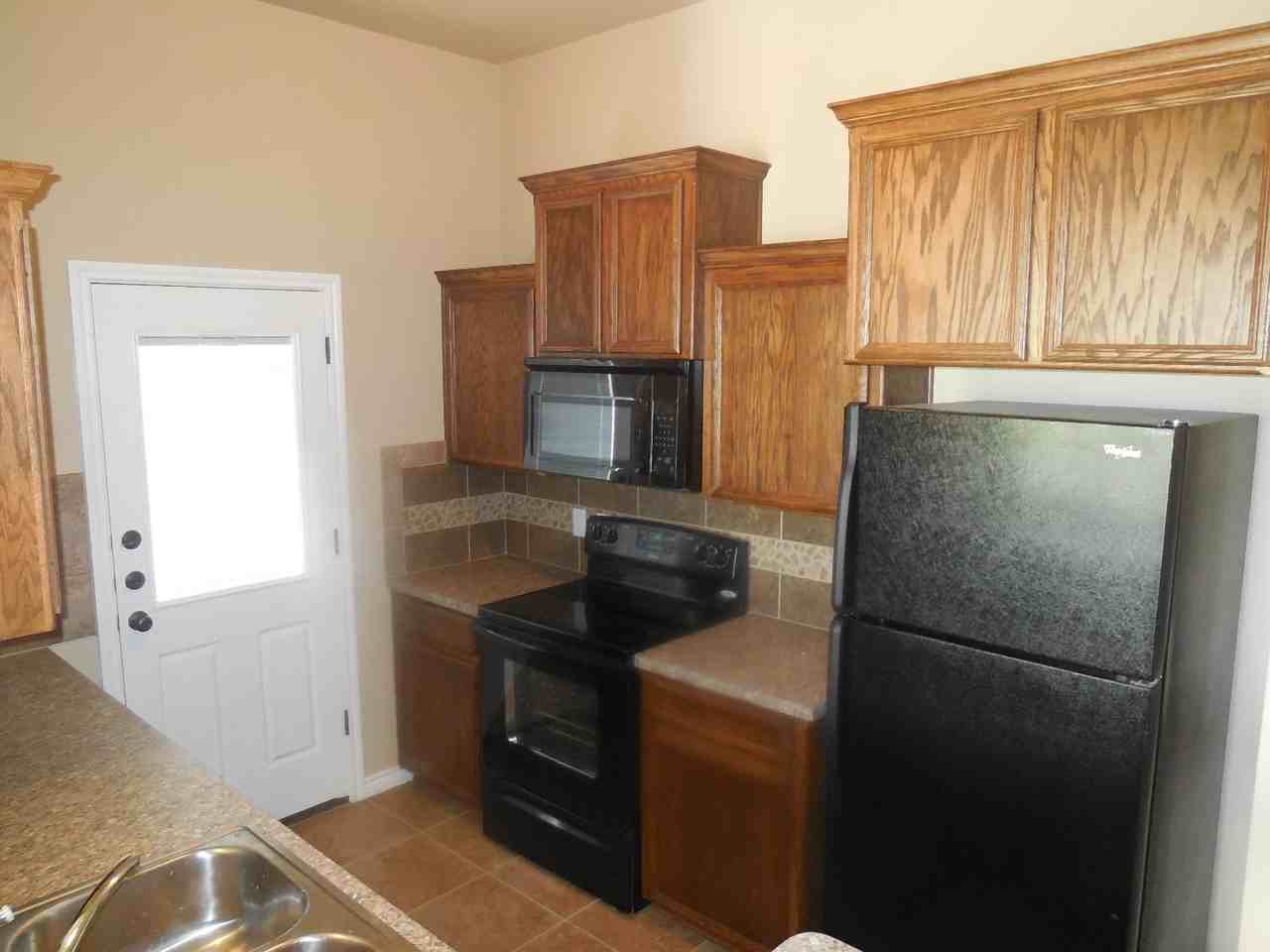 613 Paseo del Plata Drive - Photo 5 of 10