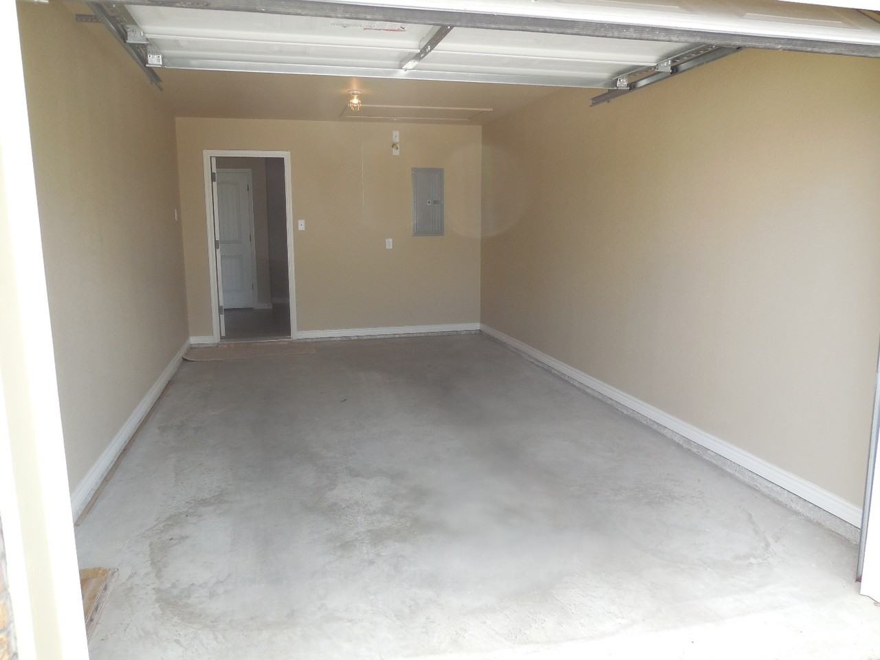 613 Paseo del Plata Drive - Photo 7 of 10