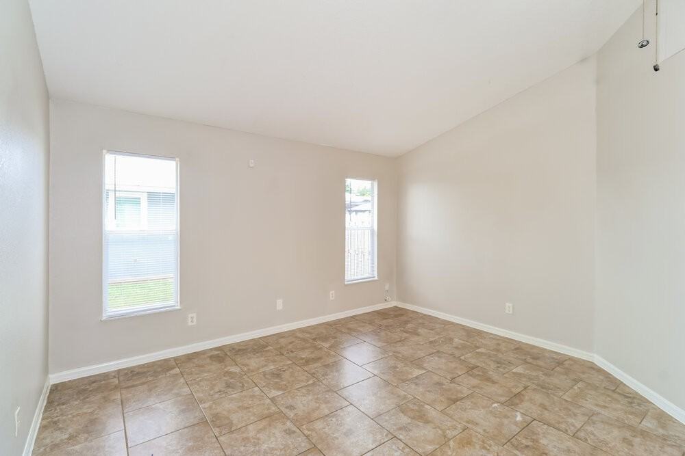 1336 25th Ave Sw - Photo 3 of 16
