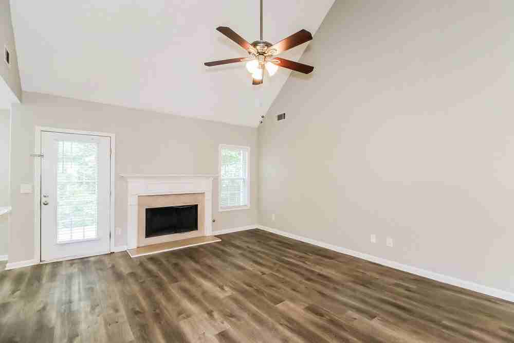 215 Trelawney Pl - Photo 6 of 17