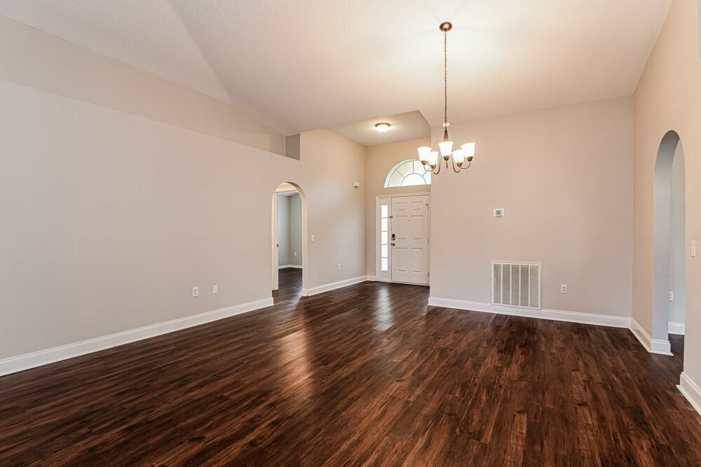 308 Flint St - Photo 4 of 16