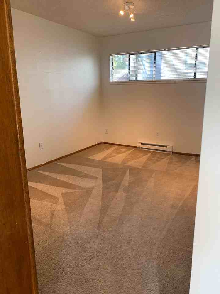 Gilmore Apts - Photo 6 of 10