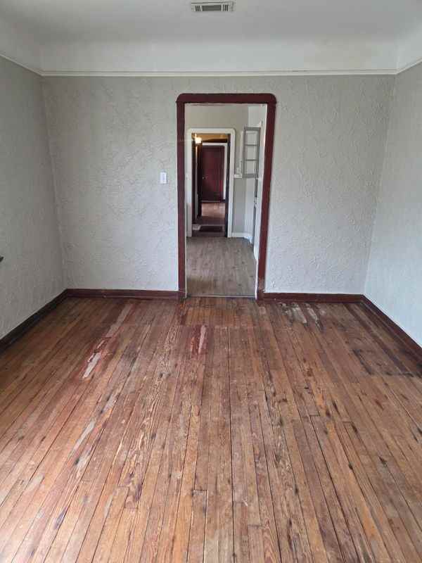 200 Iris Ave - Photo 3 of 8