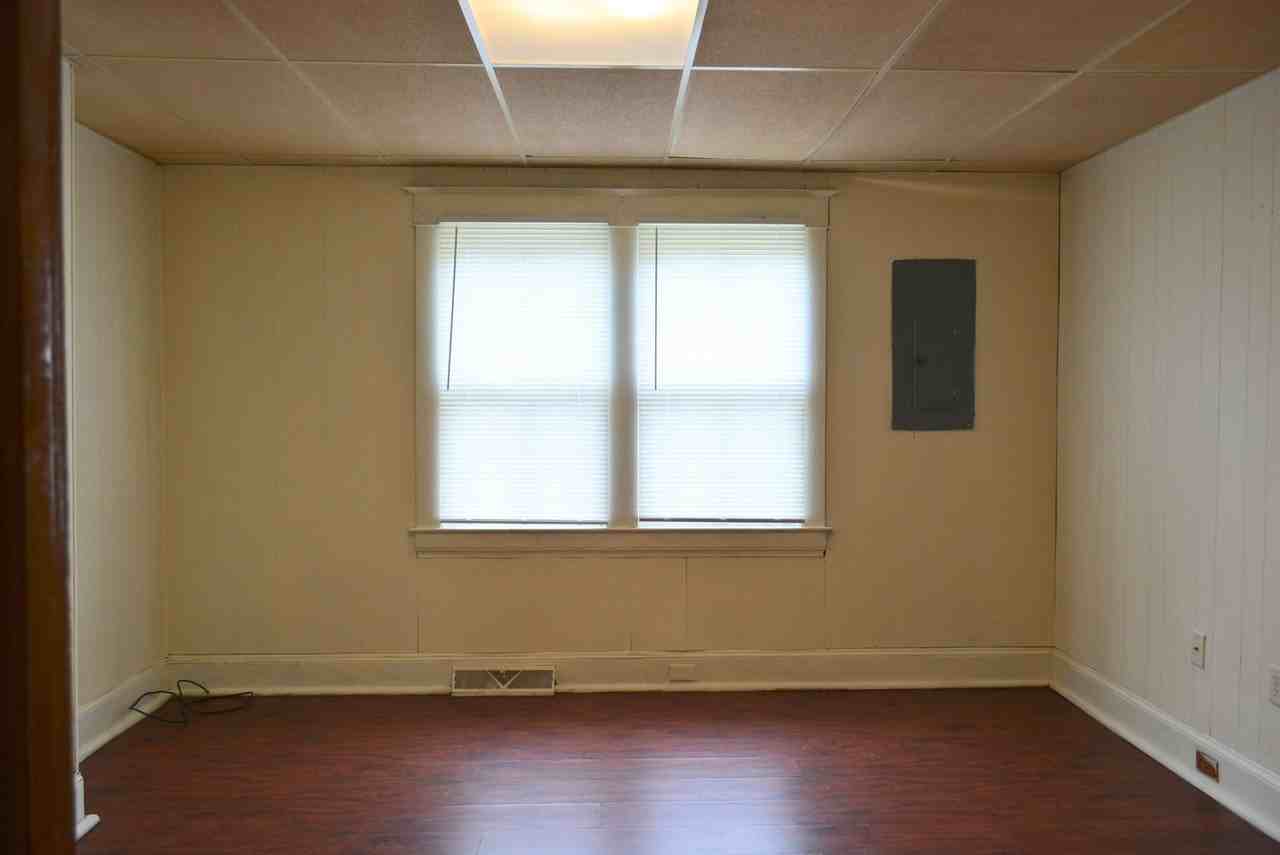 284 W Bruce St - Photo 6 of 22