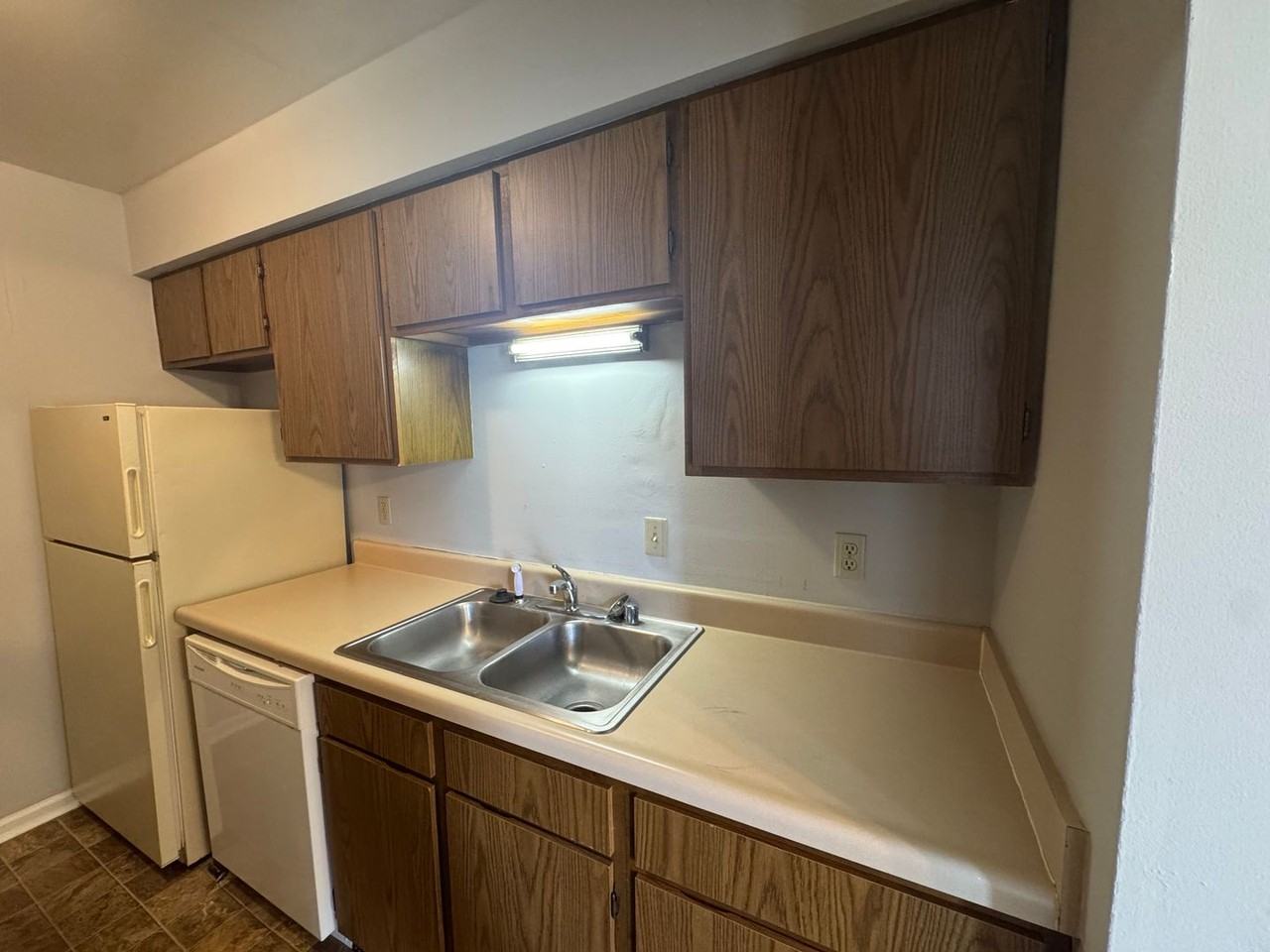 Hillside Apartments - Photo 4 of 8