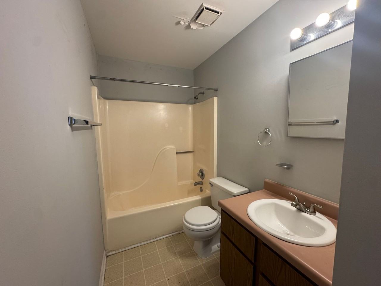 Hillside Apartments - Photo 7 of 8