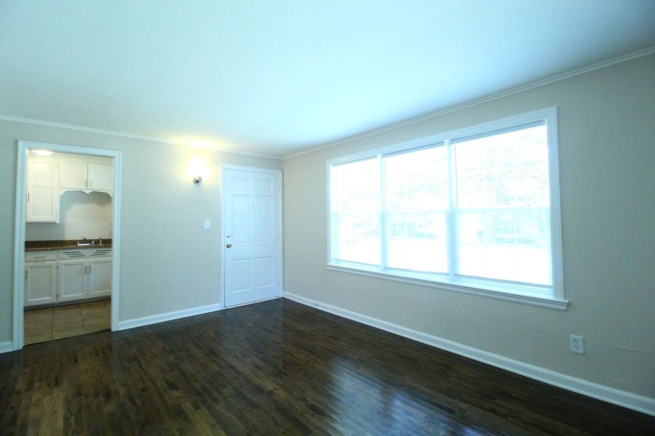 4414 S Parkway Dr - Photo 3 of 8