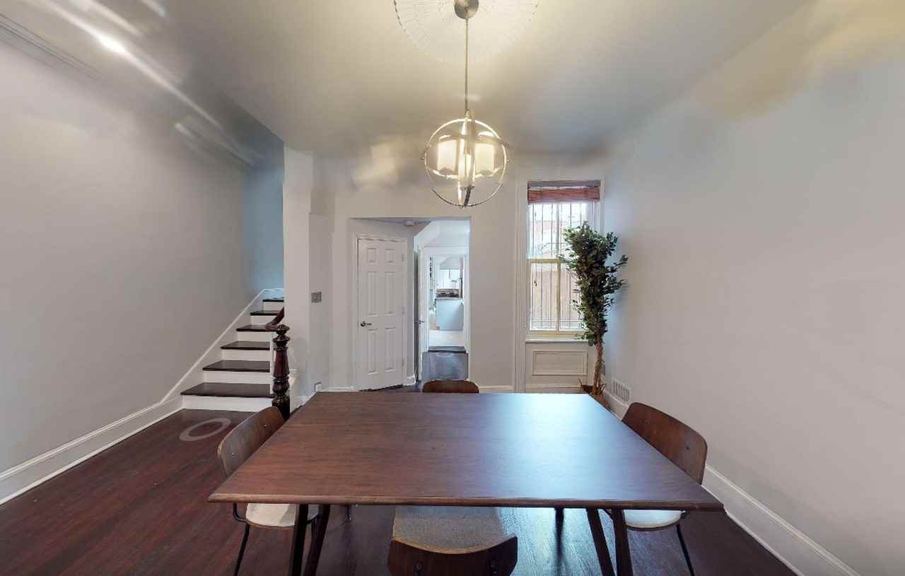 Delightful Logan Circle townhome with patio - Photo 2 of 12