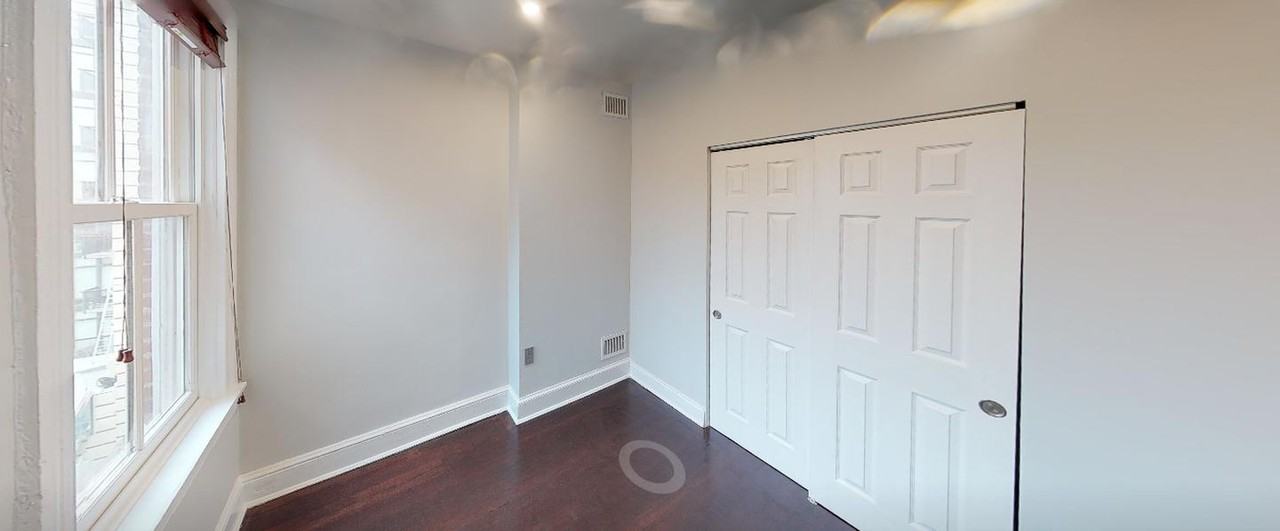Delightful Logan Circle townhome with patio - Photo 6 of 12
