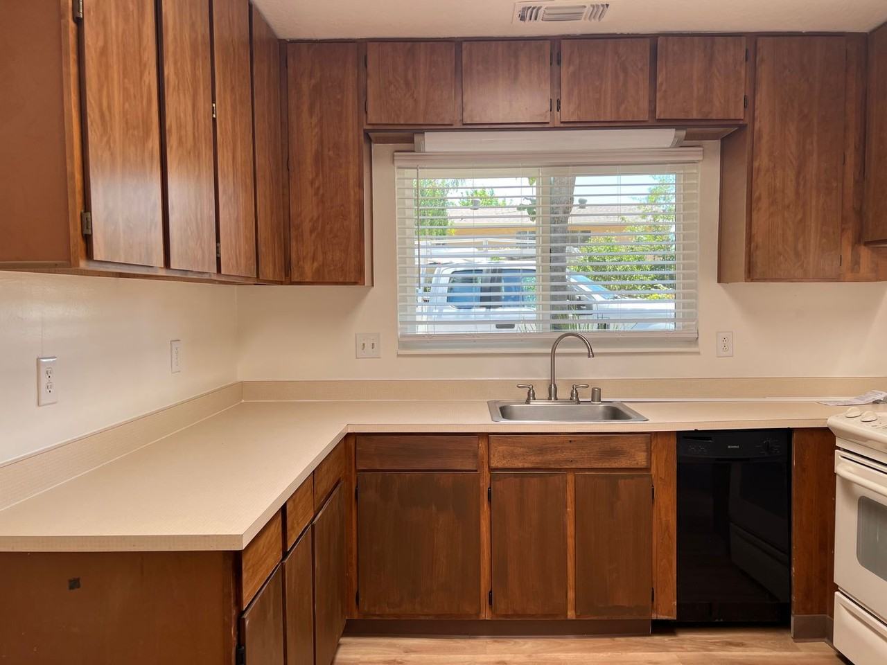 8141 Forest Oak Way - Photo 4 of 17