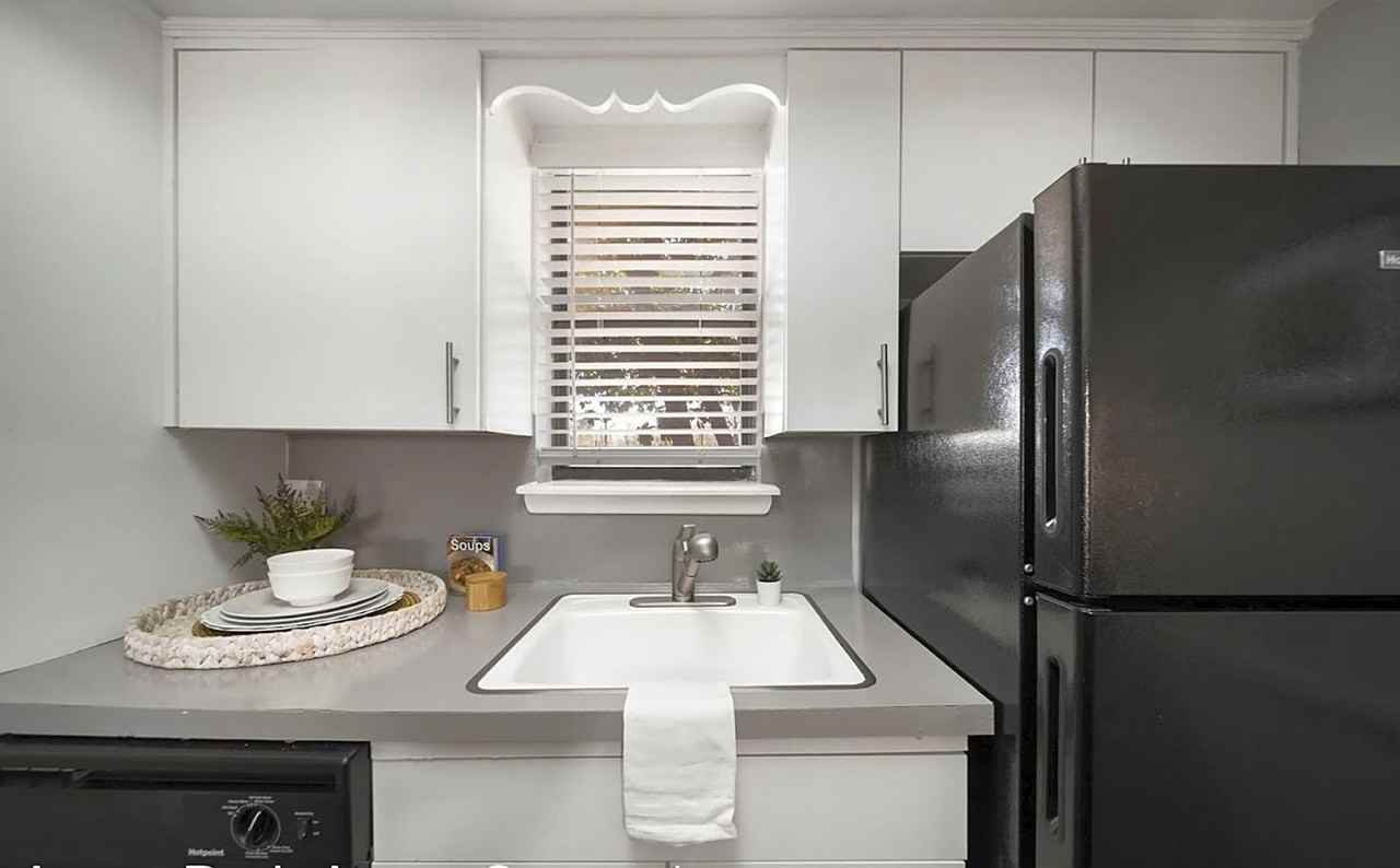 Avery Park & Square Apartments - Photo 5 of 15