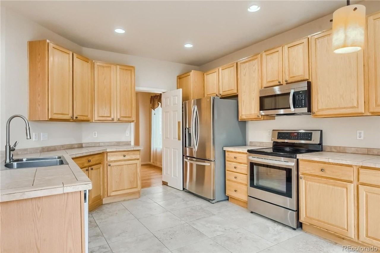 5944 S Ukraine St - Photo 2 of 23