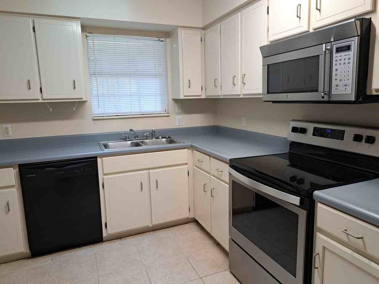 7727 Betty Louise Dr - Photo 4 of 29